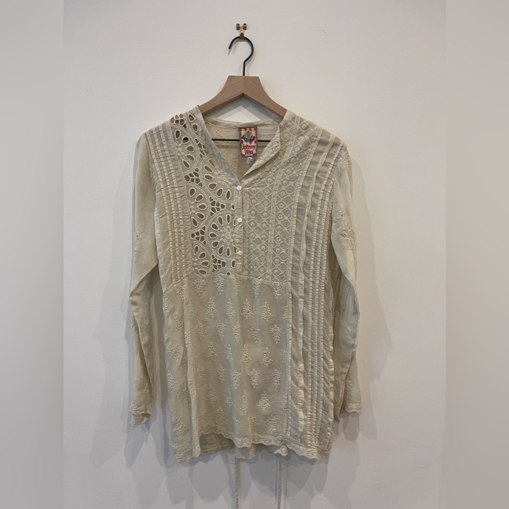 Beautiful Johnny Was embroidered blouse. Draw string in back.  Long sleeves.